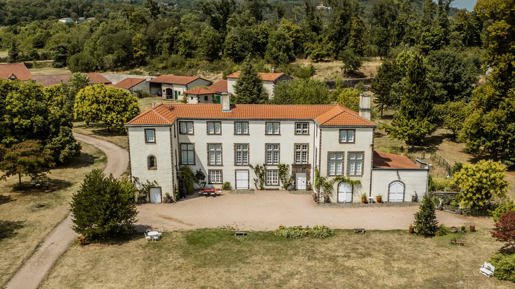 Se marier au Château de Féligonde : mon avis de photographe