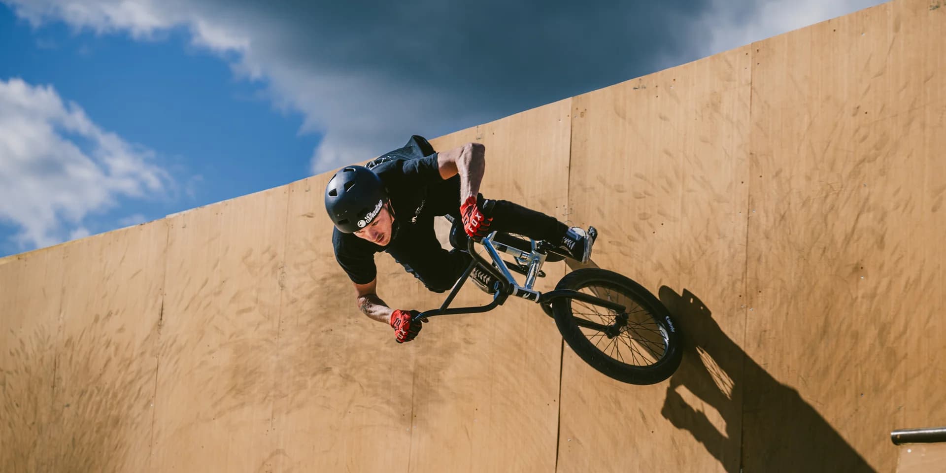 Démo de BMX sur un grind