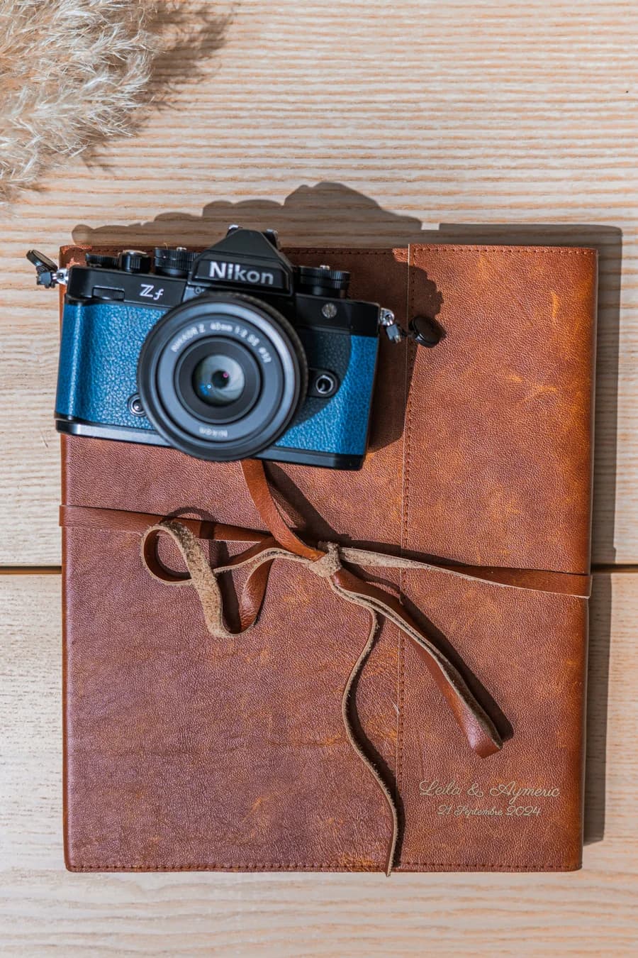 Livre artisanal de luxe de mariage avec une couverture en cuir
