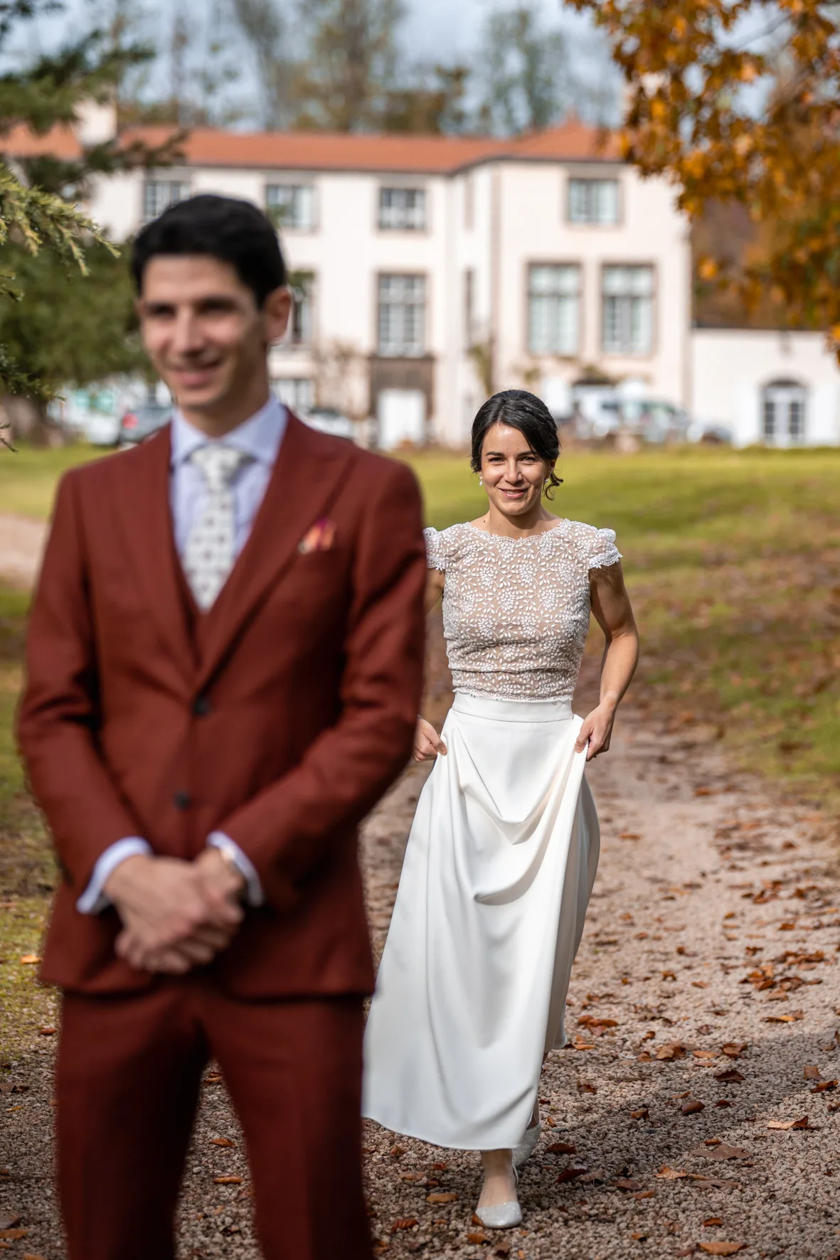 Séance couple dans l'allée du Château de Féligonde